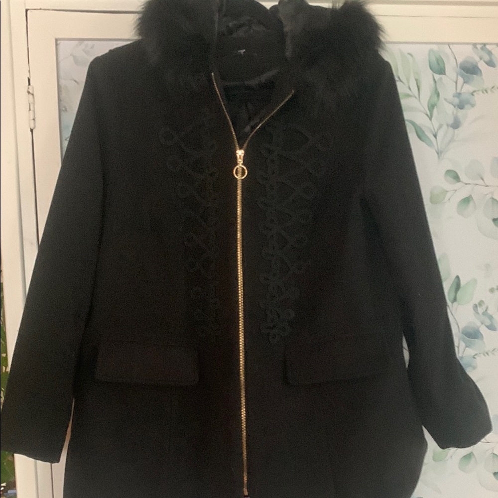 Elegant Black Women's Coat with faux fur trim.